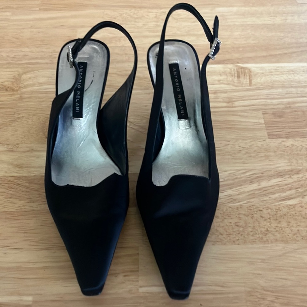 Antonio Melani size 8 satin slingbacks